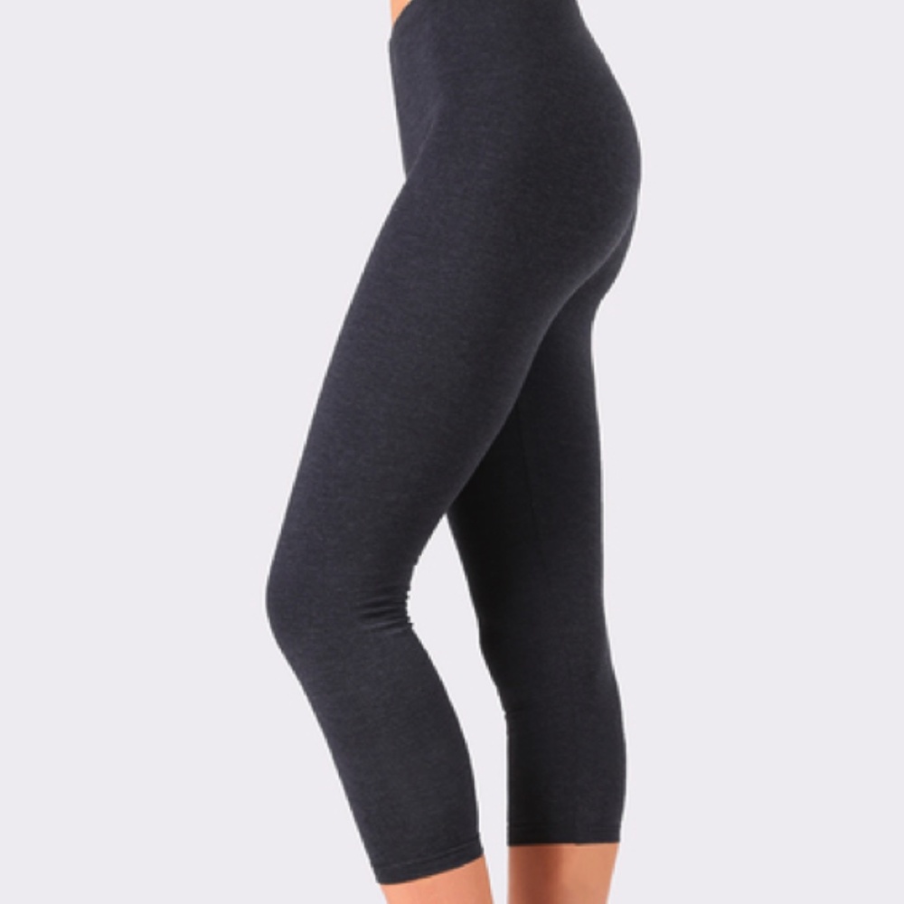 NEW Cotton/Spandex Basic Capri Leggings 2 Pack